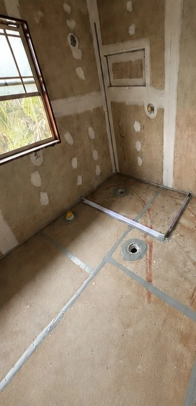 Prepared shower room with wall niche, sealed joints and floor outlets